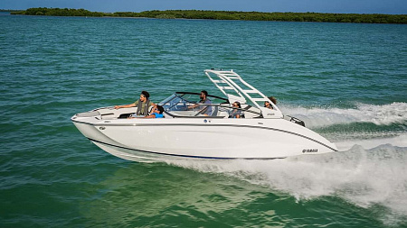 Катер Yamaha 252S